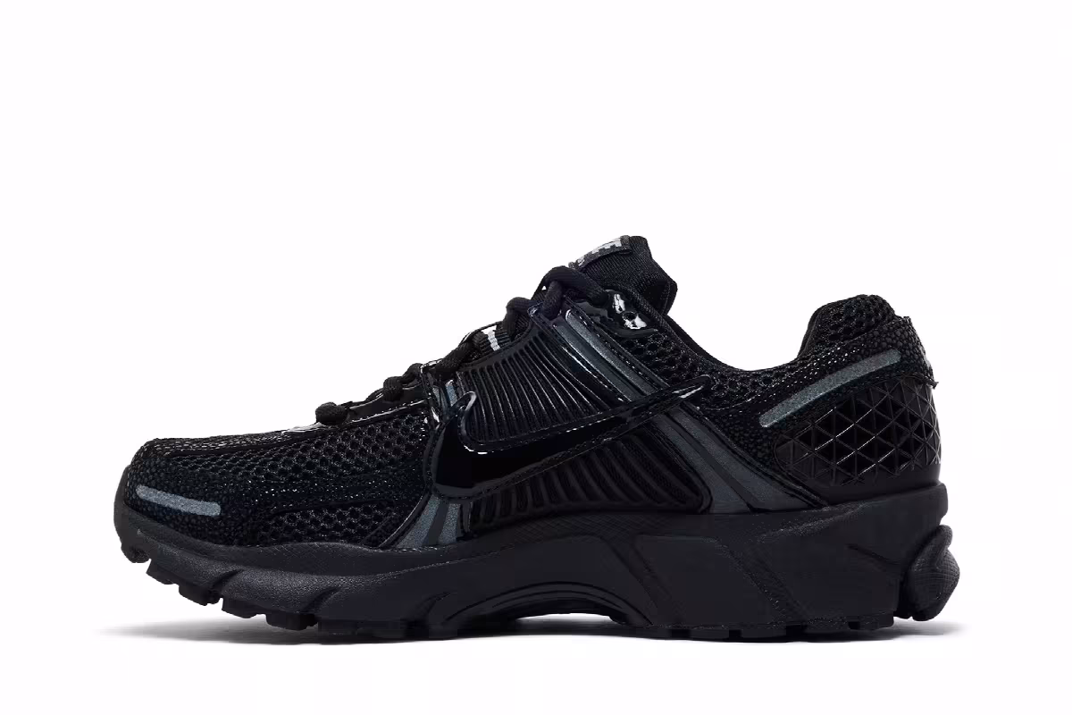 Nike Women's Air Zoom Vomero 5 Black Metallic Silver Anthracite, view 4