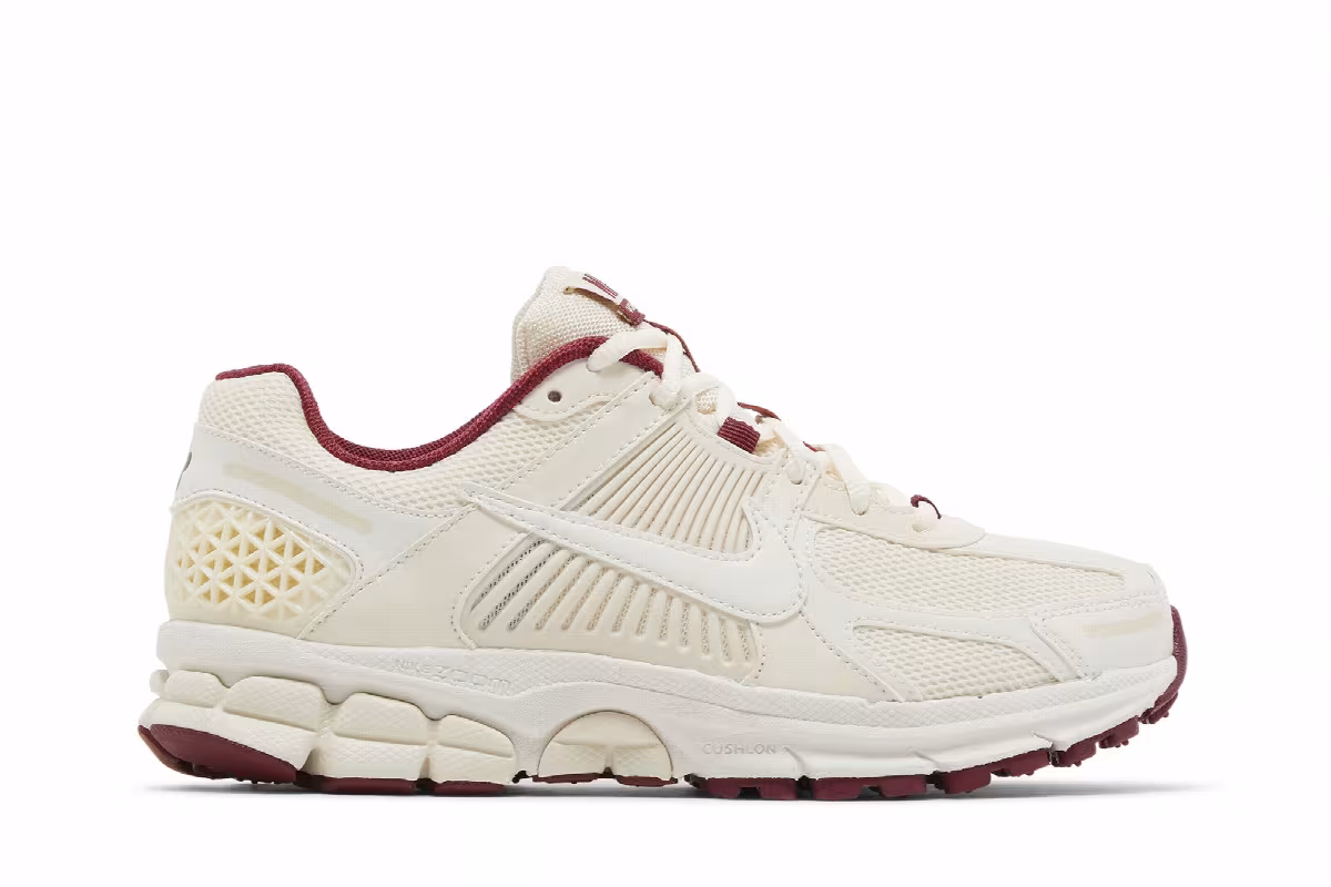 Nike Women's Air Zoom Vomero 5 Valentine's Day, view 2