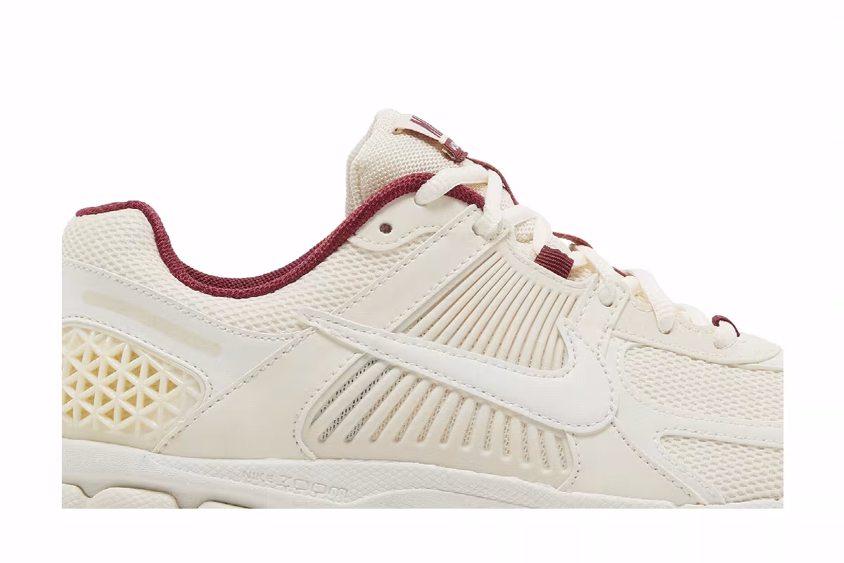 Nike Women's Air Zoom Vomero 5 Valentine's Day, view 3
