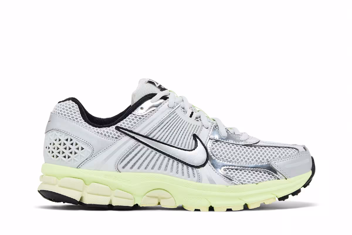 Nike Women's Zoom Vomero 5 Photon Dust Metallic Silver, view 2