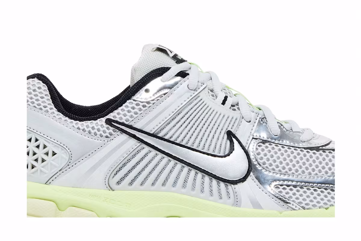 Nike Women's Zoom Vomero 5 Photon Dust Metallic Silver, view 3