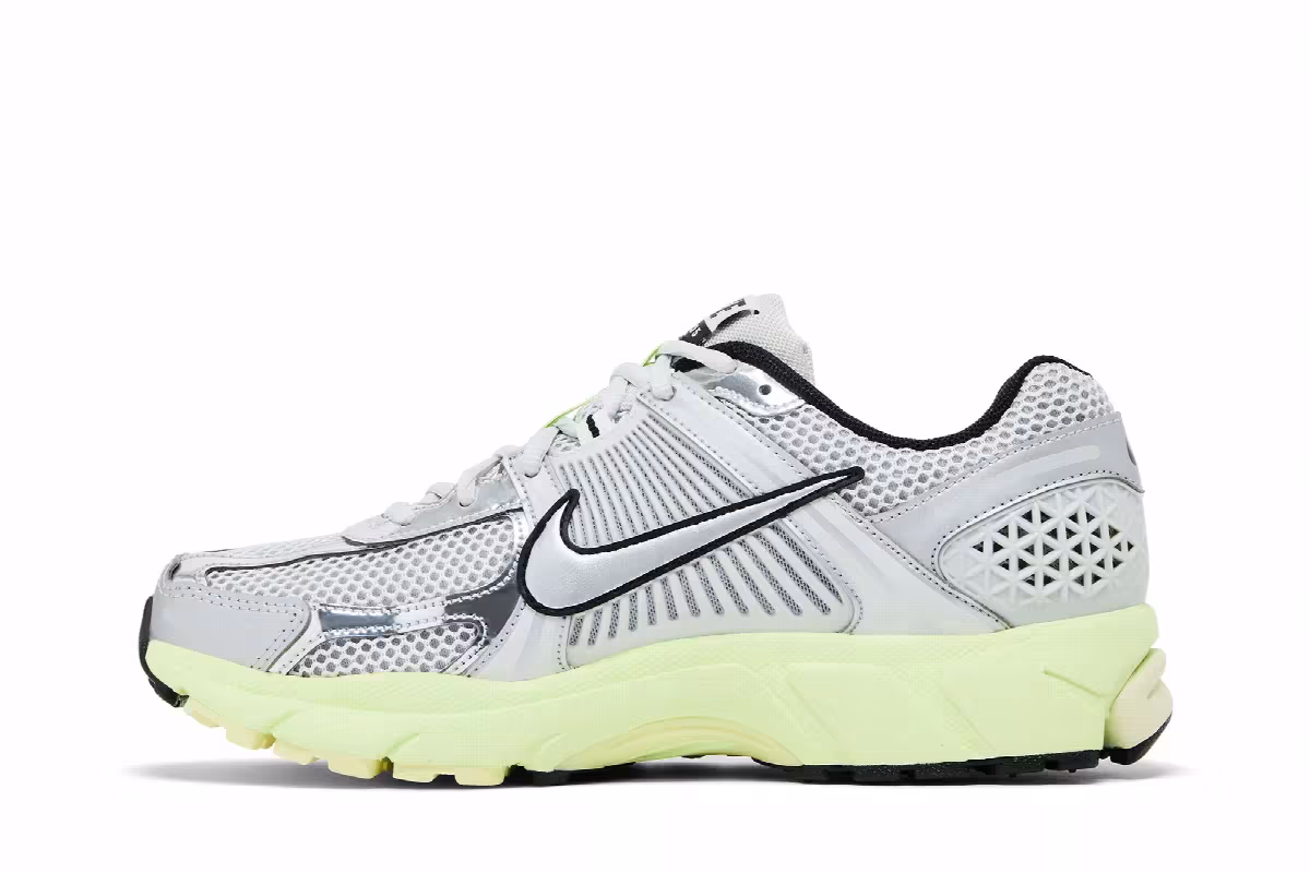 Nike Women's Zoom Vomero 5 Photon Dust Metallic Silver, view 4