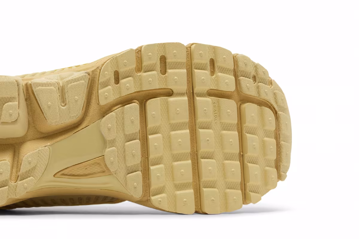 Nike Women's Air Zoom Vomero 5 Saturn Gold, view 6