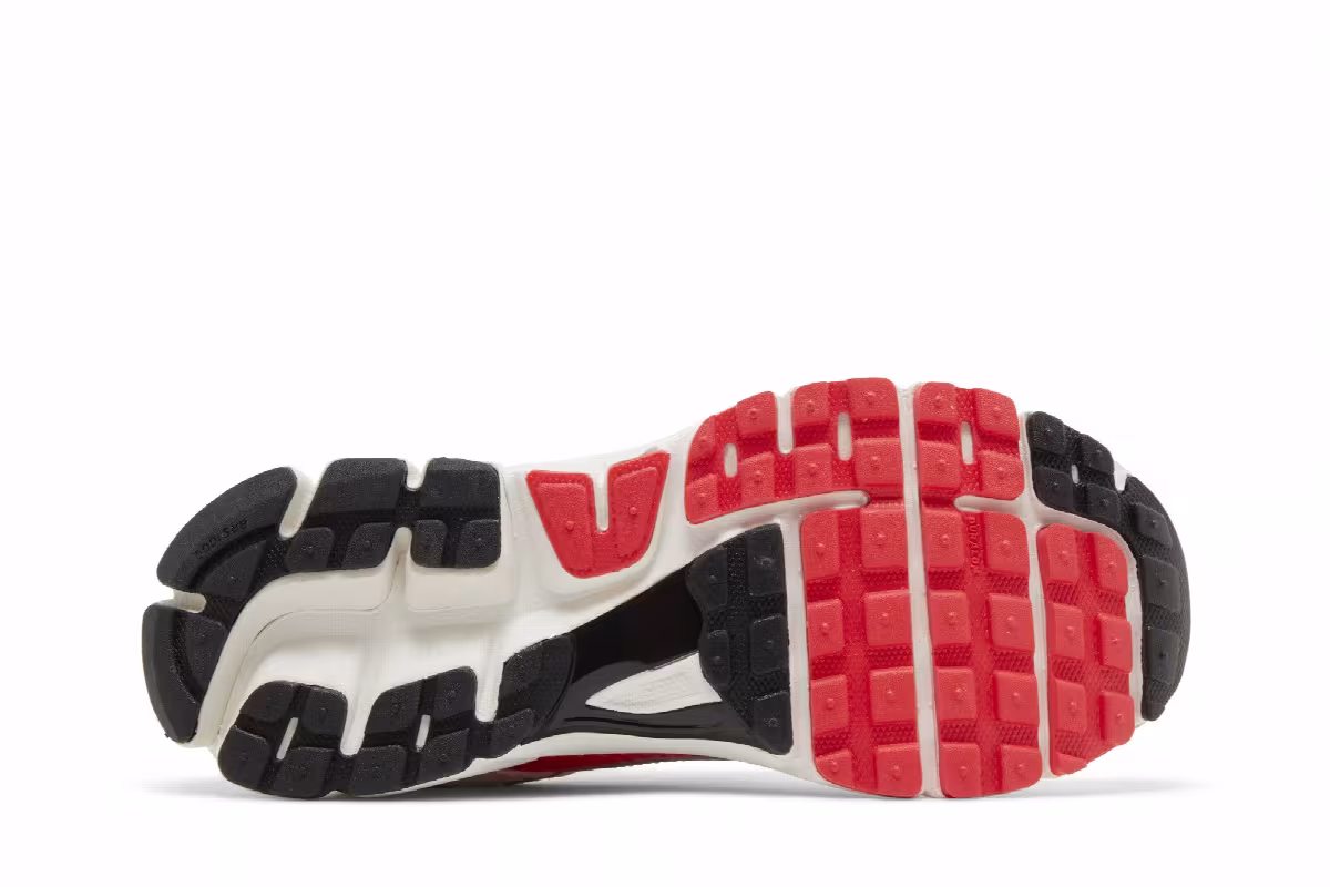 Nike Women's Air Zoom Vomero 5 Sail Siren Red, view 5