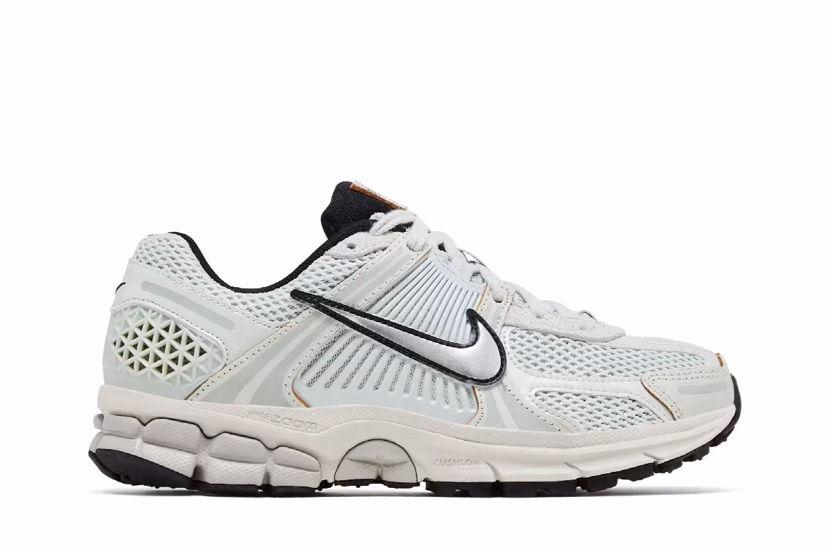 Nike Women's Air Zoom Vomero 5 Light Silver Chrome, view 2