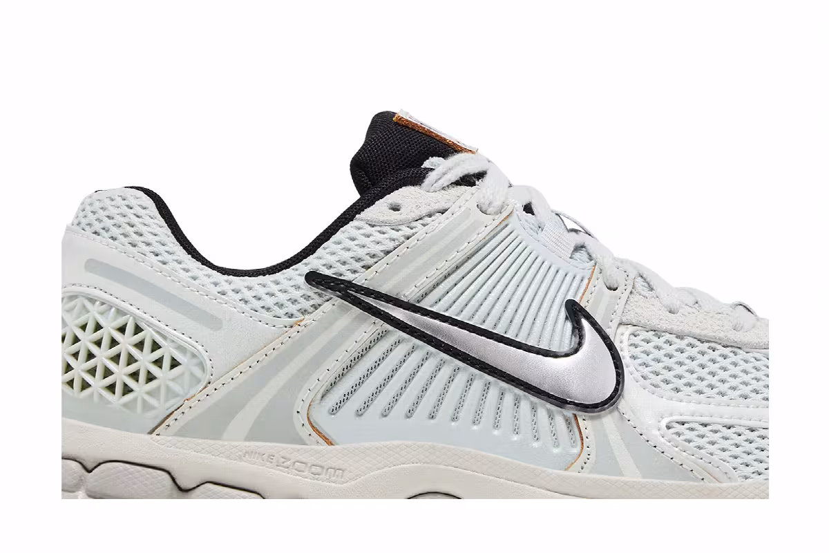 Nike Women's Air Zoom Vomero 5 Light Silver Chrome, view 3