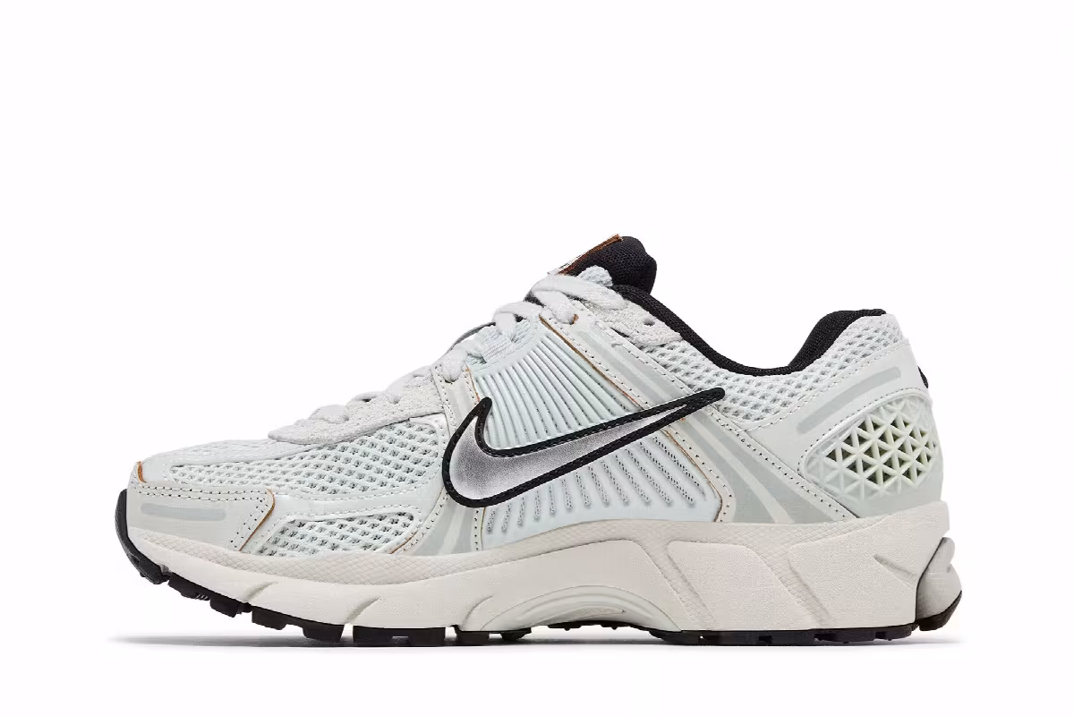 Nike Women's Air Zoom Vomero 5 Light Silver Chrome, view 4