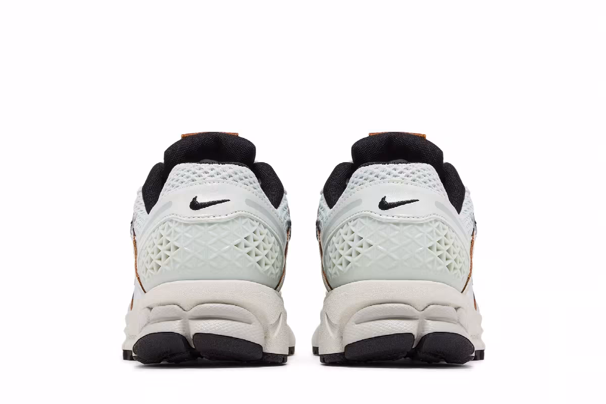 Nike Women's Air Zoom Vomero 5 Light Silver Chrome, view 7