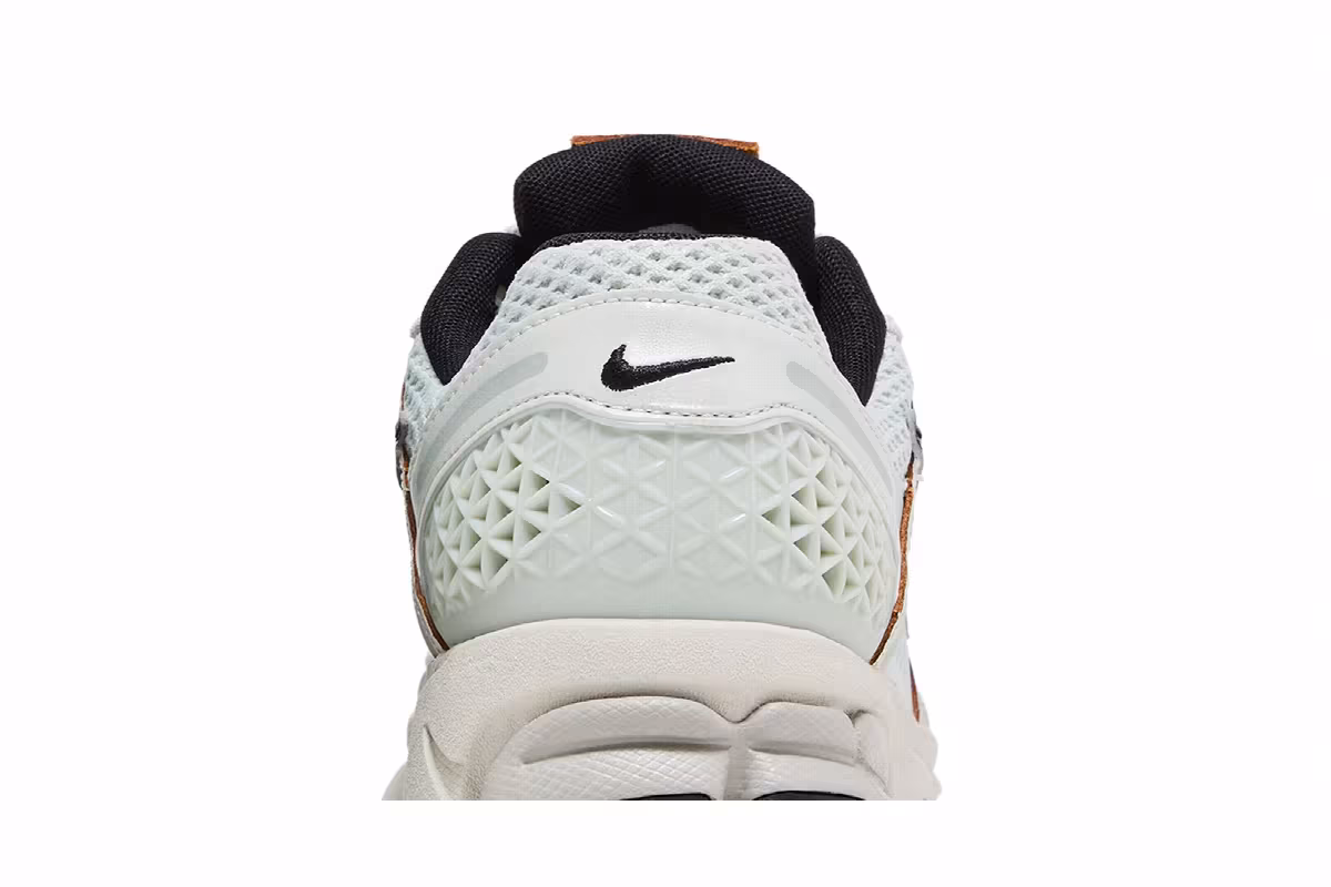 Nike Women's Air Zoom Vomero 5 Light Silver Chrome, view 8