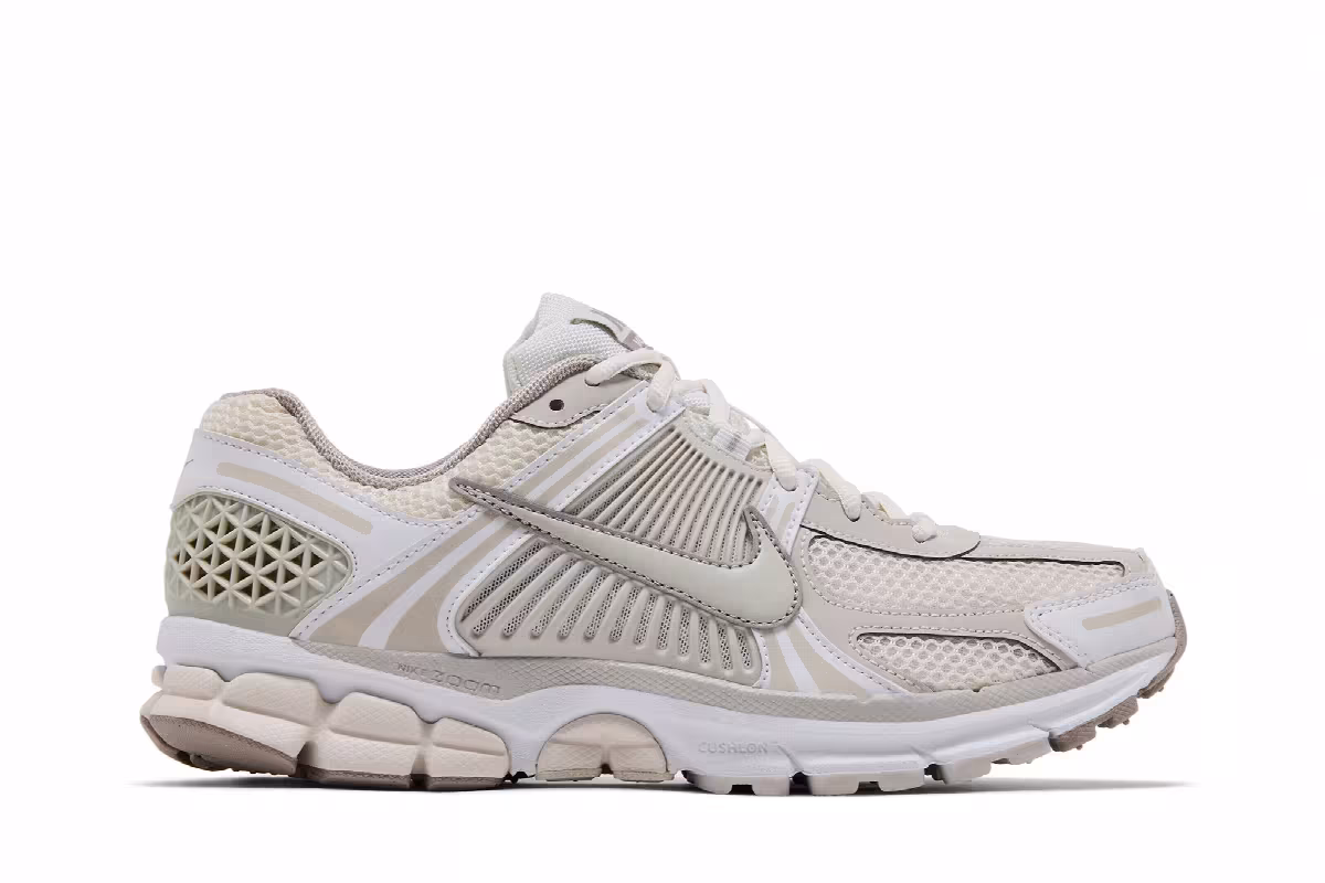 Nike Women's Air Zoom Vomero 5 Light Bone, view 2