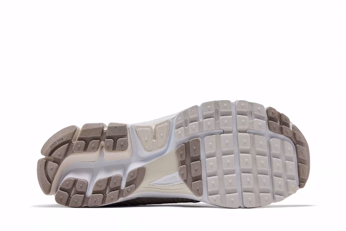 Nike Women's Air Zoom Vomero 5 Light Bone, view 5
