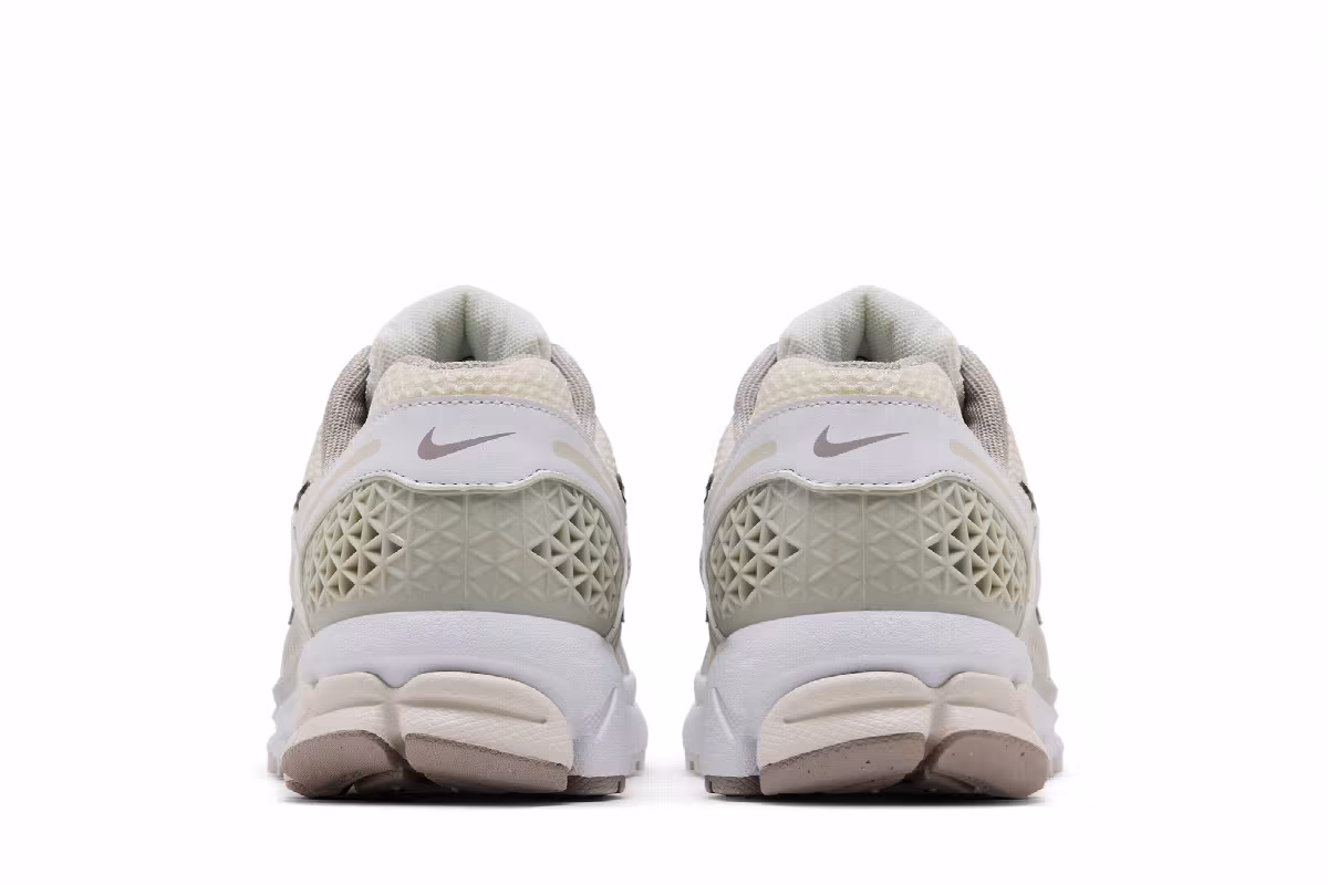Nike Women's Air Zoom Vomero 5 Light Bone, view 7