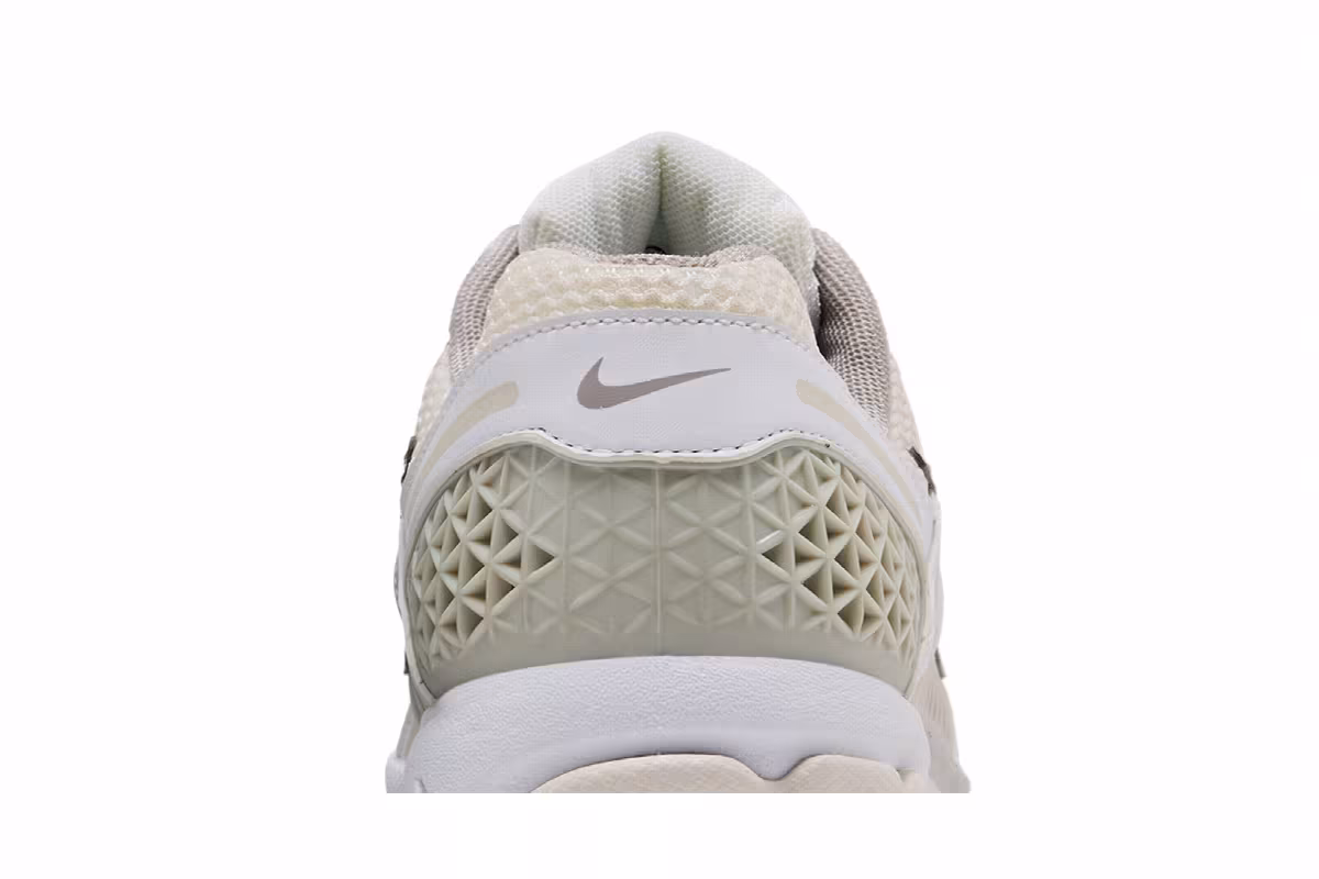 Nike Women's Air Zoom Vomero 5 Light Bone, view 8