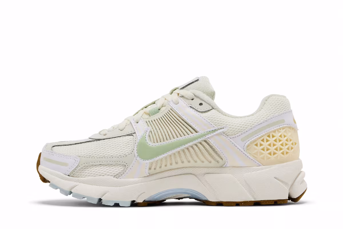 Nike Women's Air Zoom Vomero 5 Sail Buff Gold, view 4