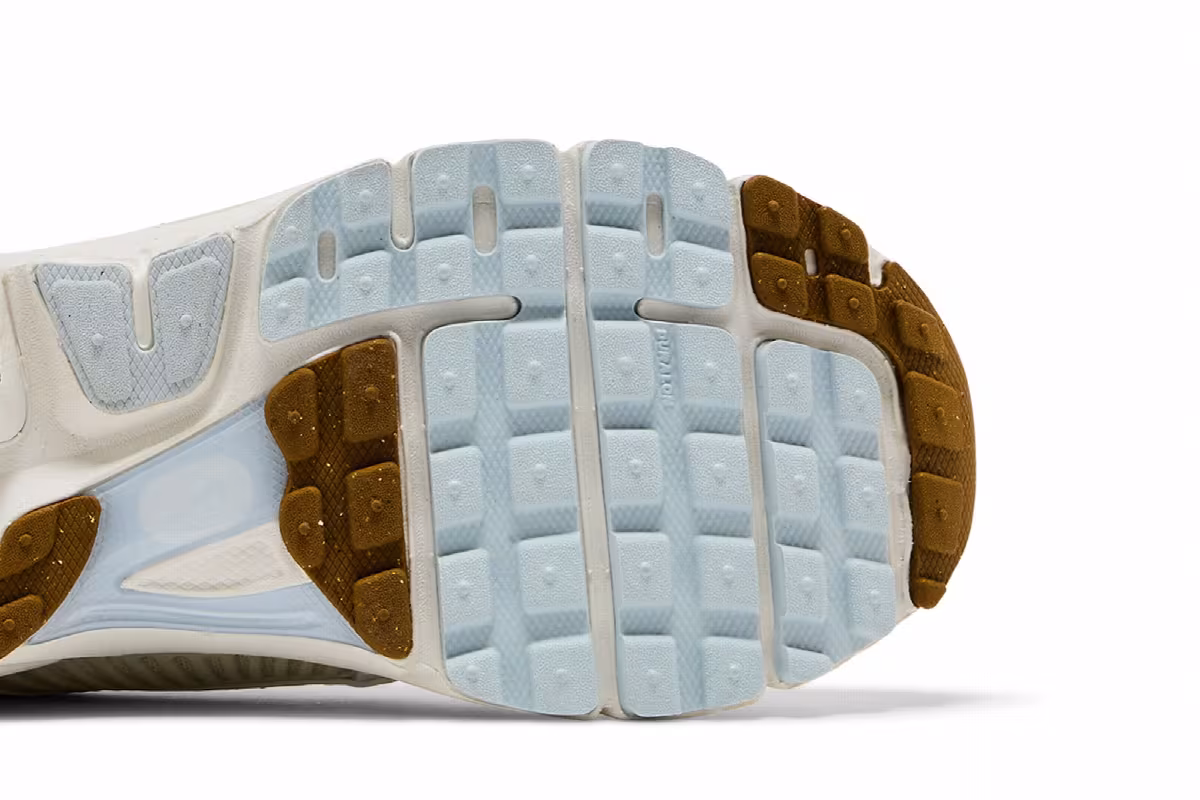 Nike Women's Air Zoom Vomero 5 Sail Buff Gold, view 6