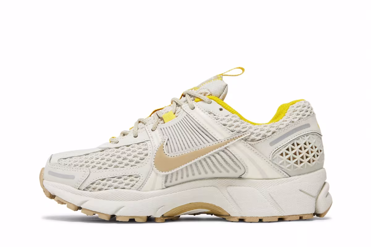 Nike Women's Air Zoom Vomero 5 Light Bone, view 4