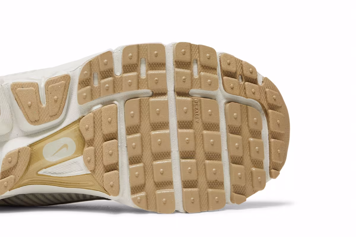 Nike Women's Air Zoom Vomero 5 Light Bone, view 6