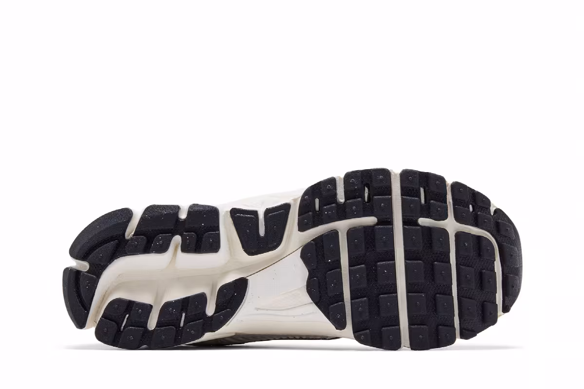 Nike Vomero 5 GS Photon Dust Chrome, view 5