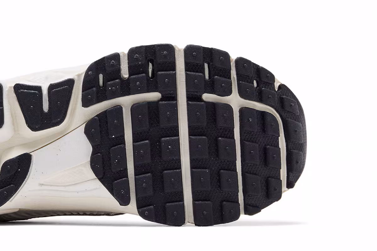 Nike Vomero 5 GS Photon Dust Chrome, view 6