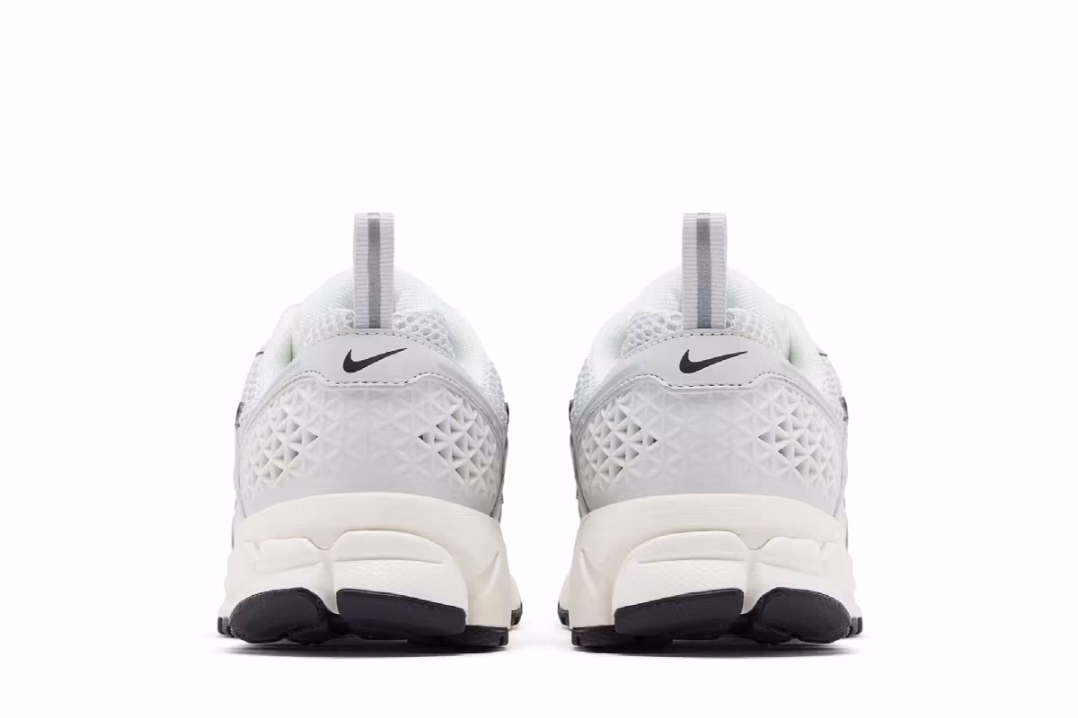 Nike Vomero 5 GS Photon Dust Chrome, view 7