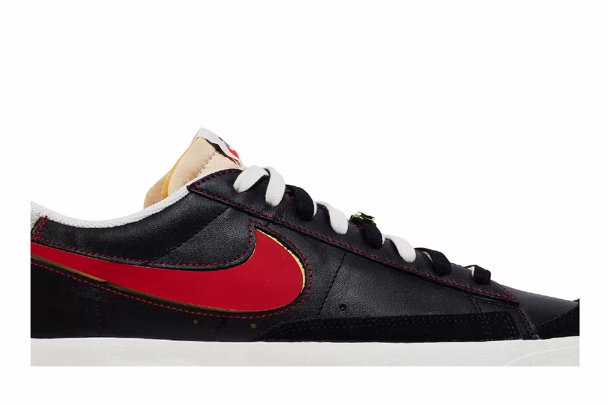 Nike Blazer Low Removable Swoosh - Black, view 3