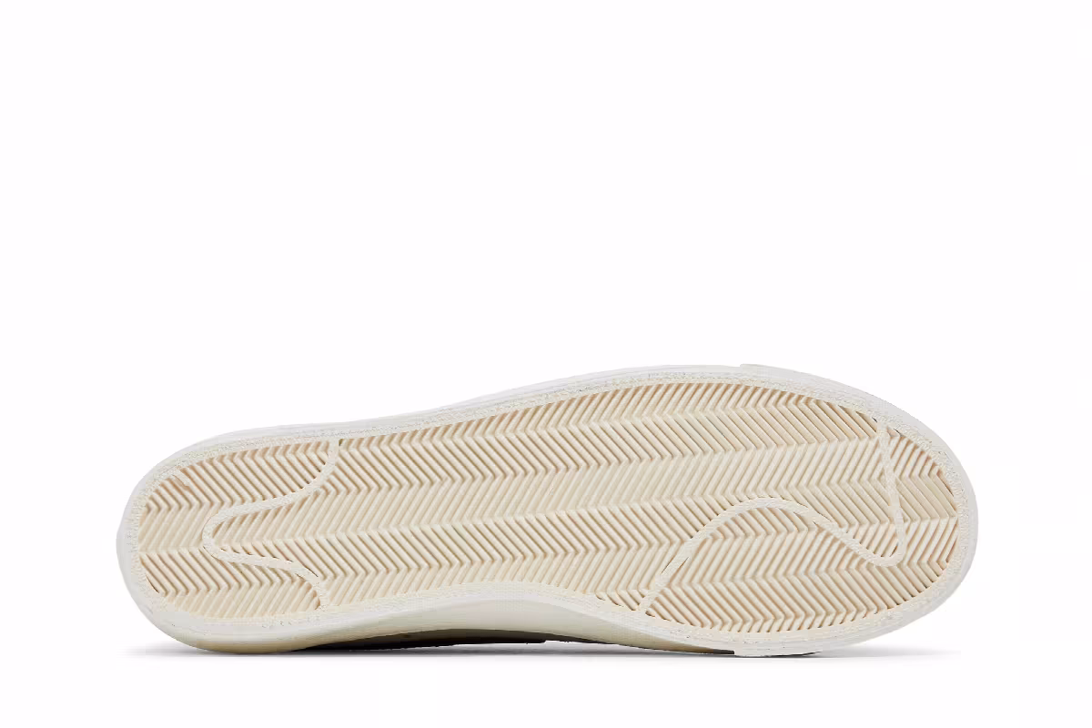 Nike Blazer Low Removable Swoosh - Black, view 5