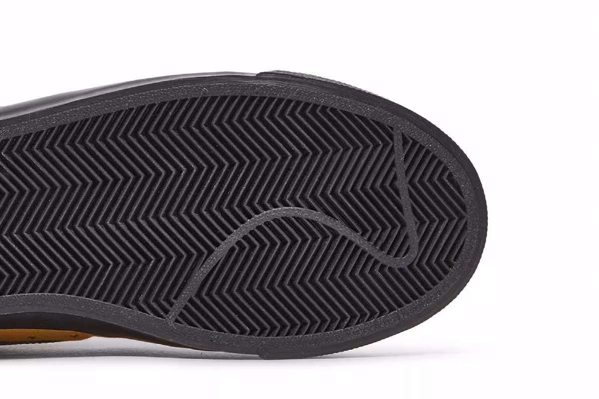Nike Blazer Low GT SB Sting with a Bumblebee, view 6