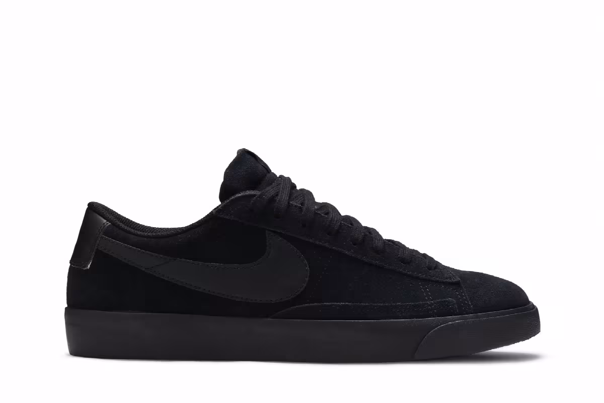 Nike Blazer Low LE Triple Black, view 2
