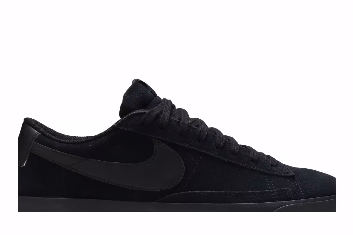 Nike Blazer Low LE Triple Black, view 3