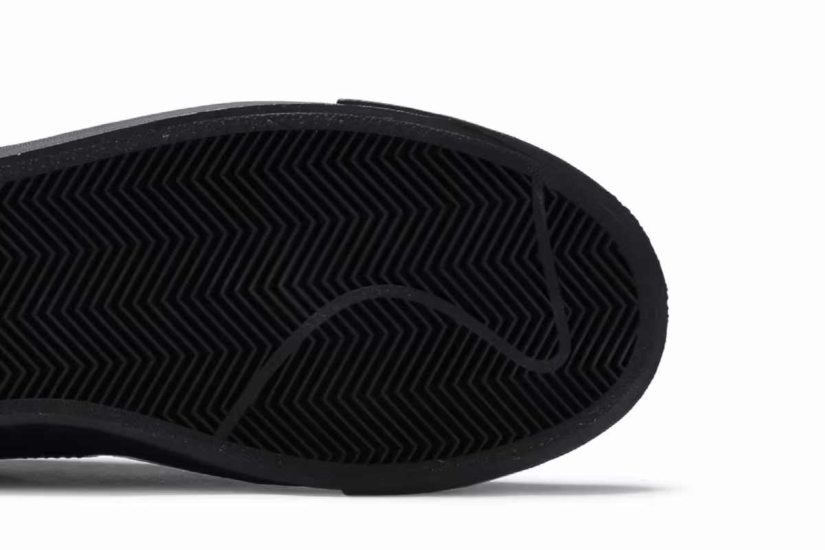 Nike Blazer Low LE Triple Black, view 6