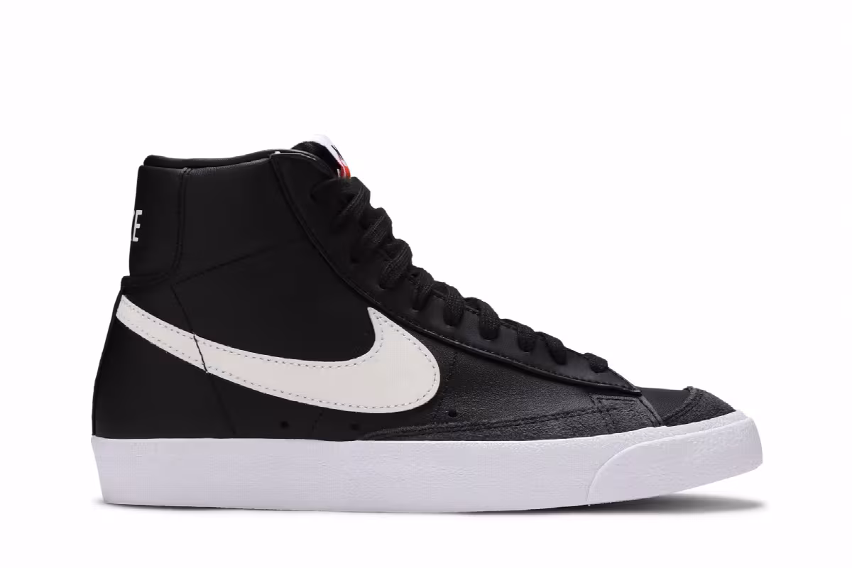 Nike Women's Blazer Mid Black White, view 2