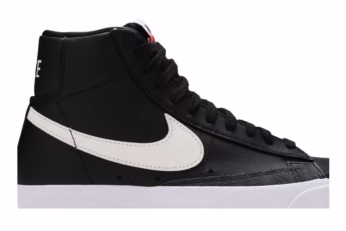 Nike Women's Blazer Mid Black White, view 3