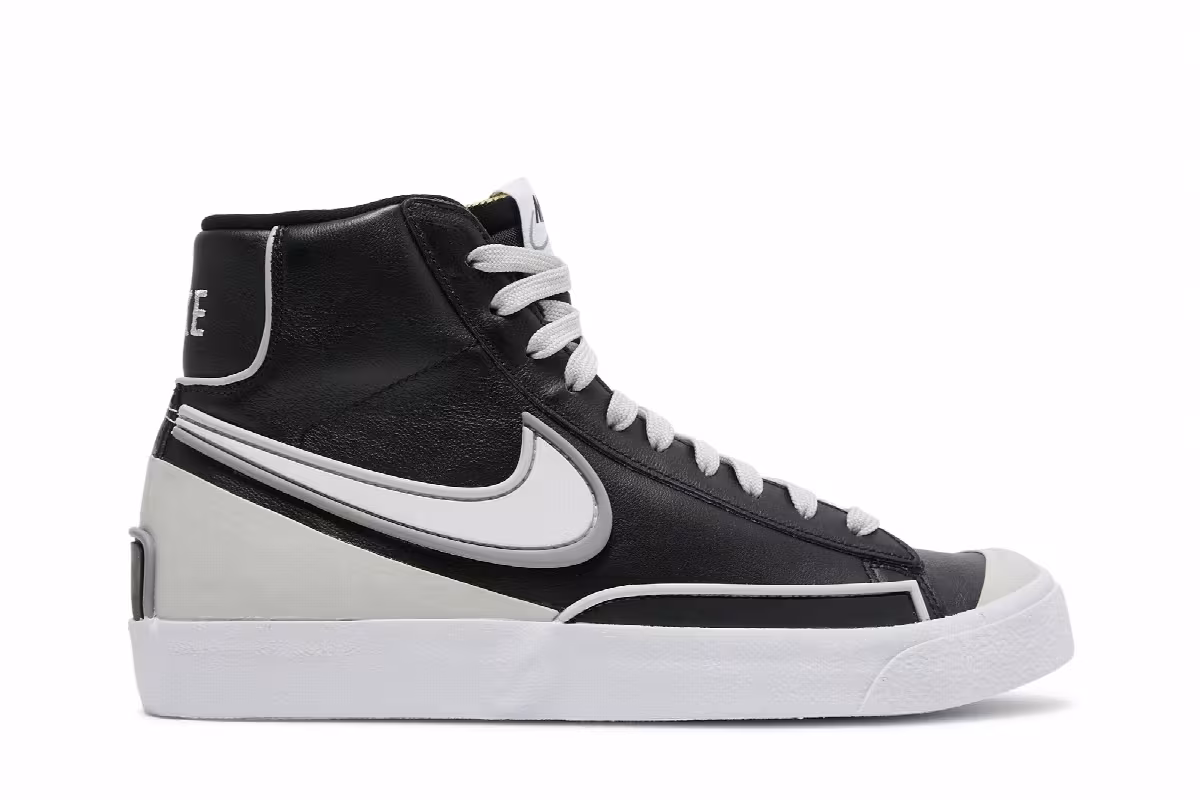 Nike Women's Blazer Mid Black White, view 2