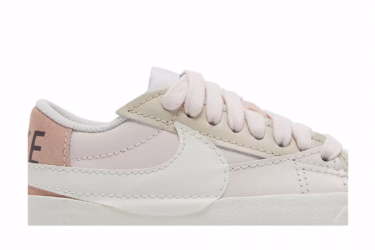 Nike Women's Blazer Low Light Soft Pink, view 3