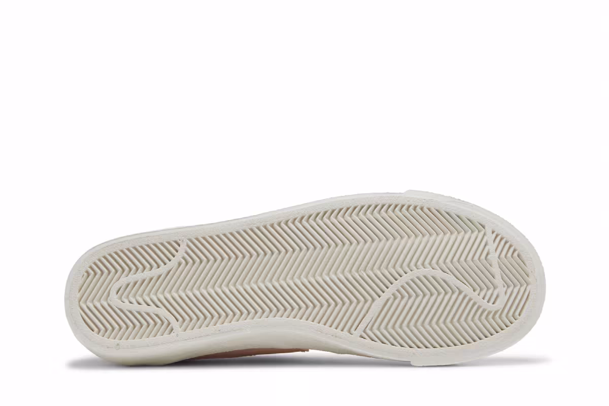 Nike Women's Blazer Low Light Soft Pink, view 5