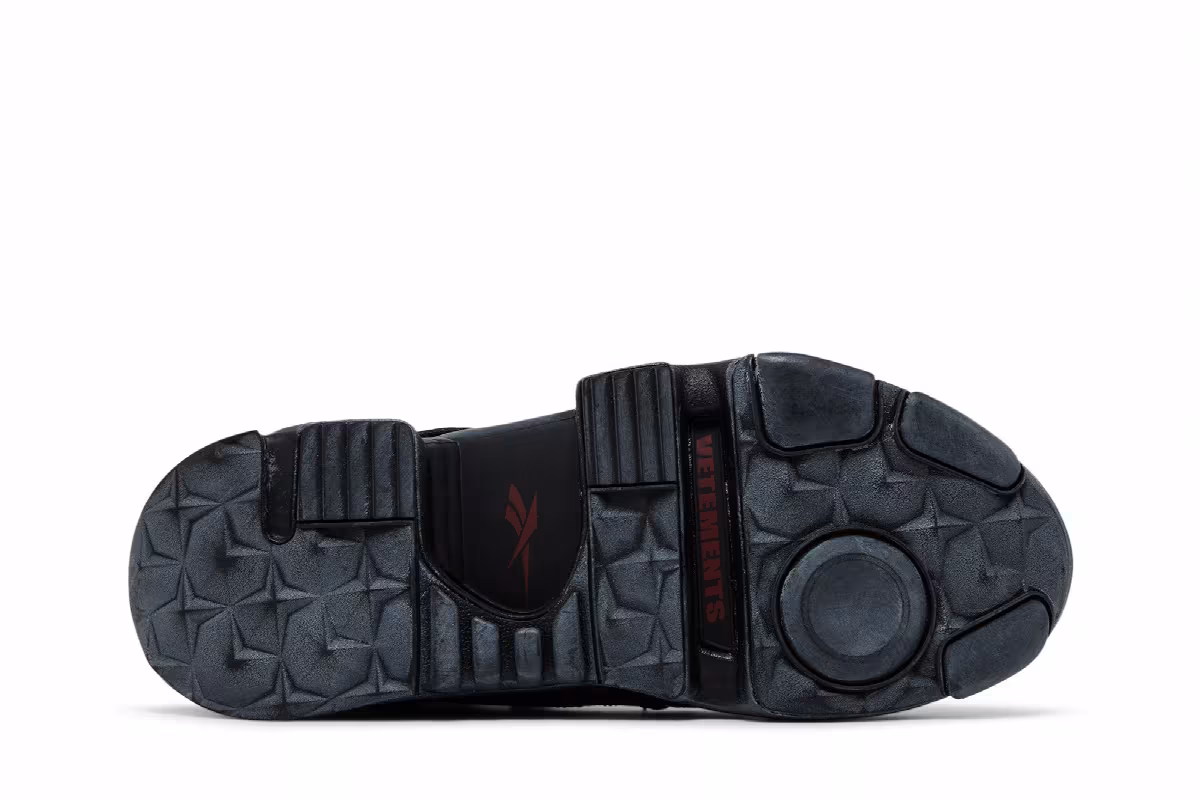 Vetements x Reebok Genetically Modified Pump Black, view 5