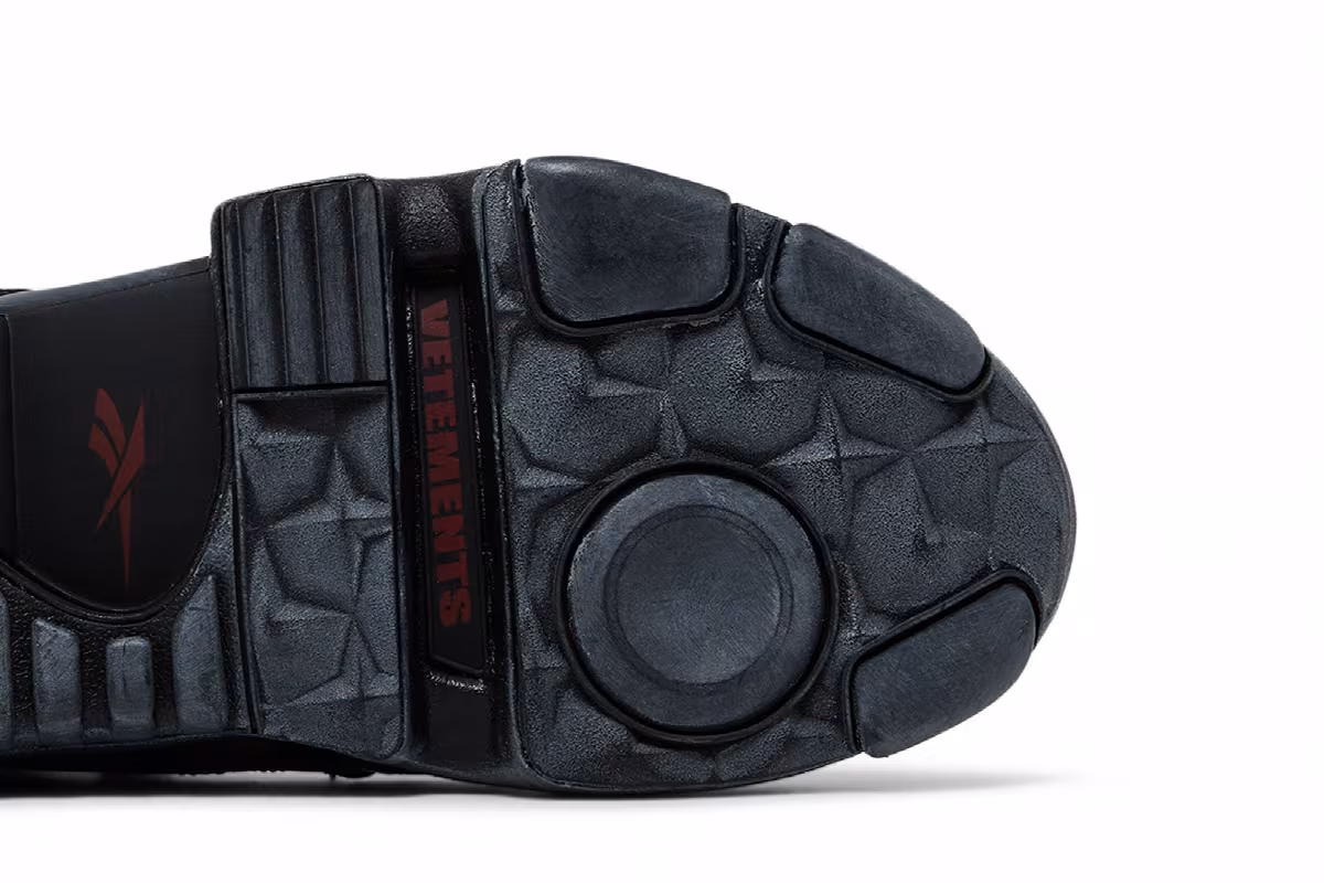Vetements x Reebok Genetically Modified Pump Black, view 6