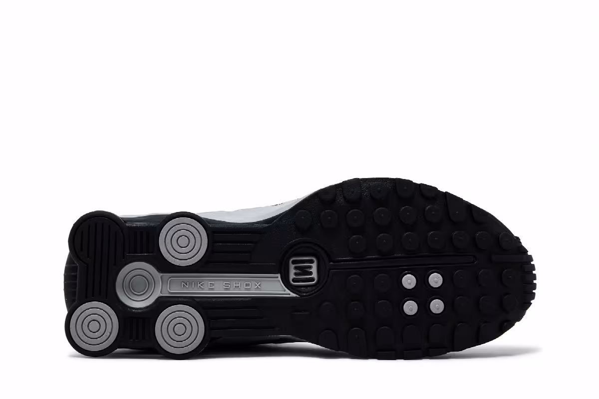 Nike Shox R4 Metallic Silver Black, view 5