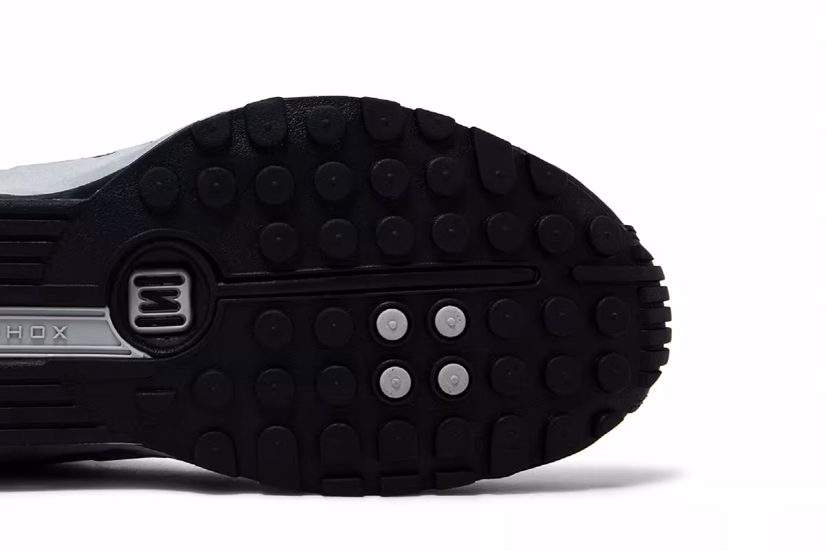 Nike Shox R4 Metallic Silver Black, view 6