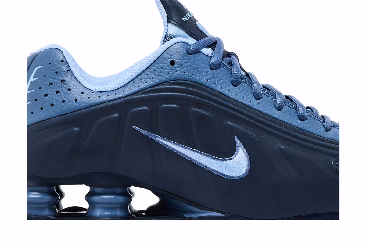 Nike Shox R4 Obsidian Reflective, view 3