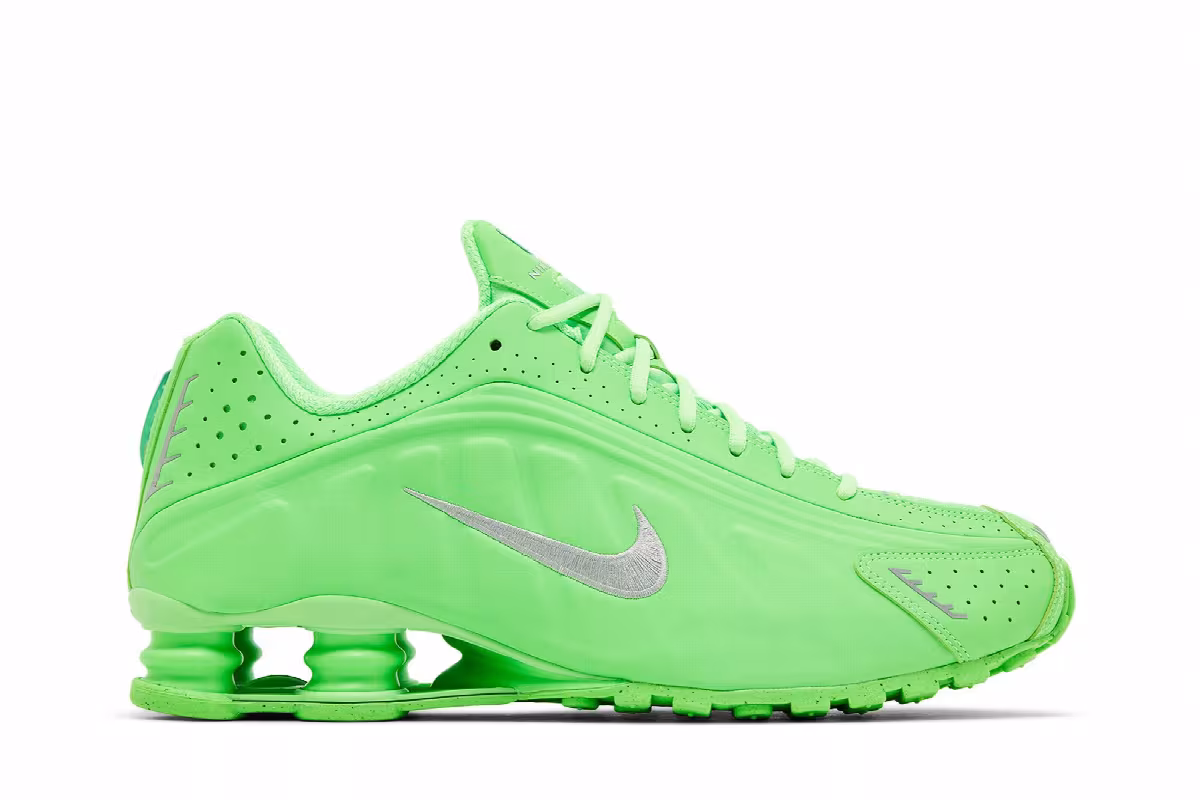 Nike Women's Shox R4 Green Strike, view 2