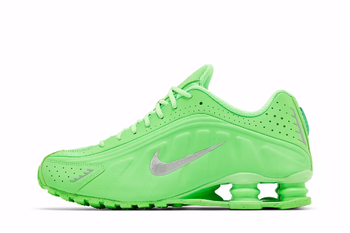 Nike Women's Shox R4 Green Strike, view 4
