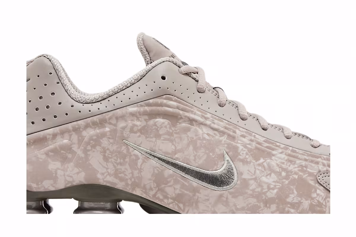 Nike Women's Shox R4 Flat Pewter Floral, view 3