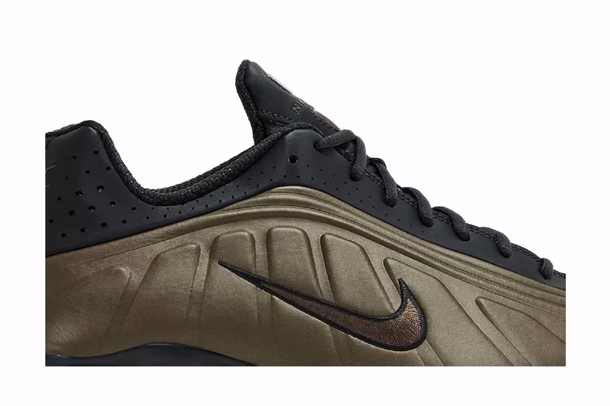 Nike Women's Shox R4 Off Noir Ironstone, view 3