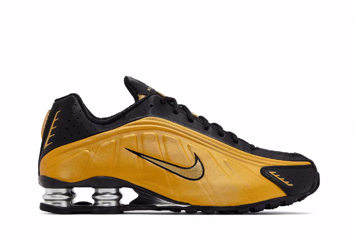 Nike Women's Shox R4 Black Metallic Gold, view 2