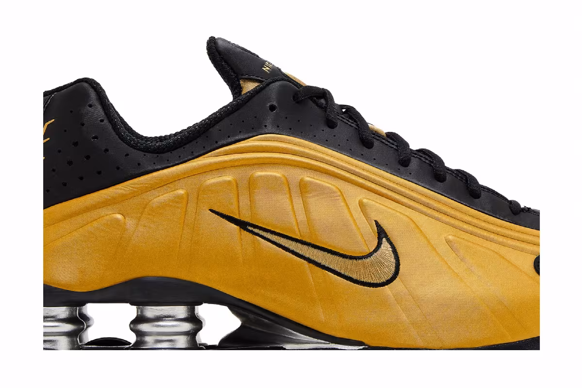 Nike Women's Shox R4 Black Metallic Gold, view 3