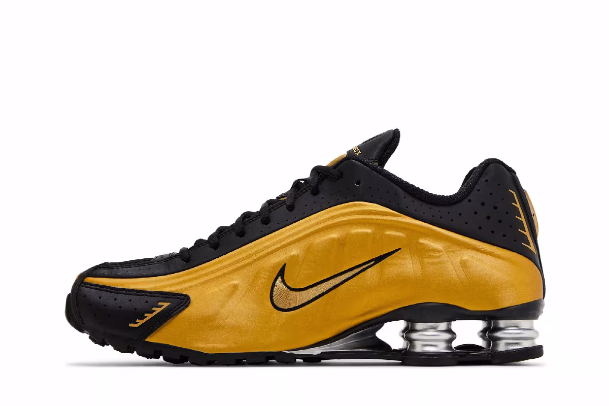 Nike Women's Shox R4 Black Metallic Gold, view 4