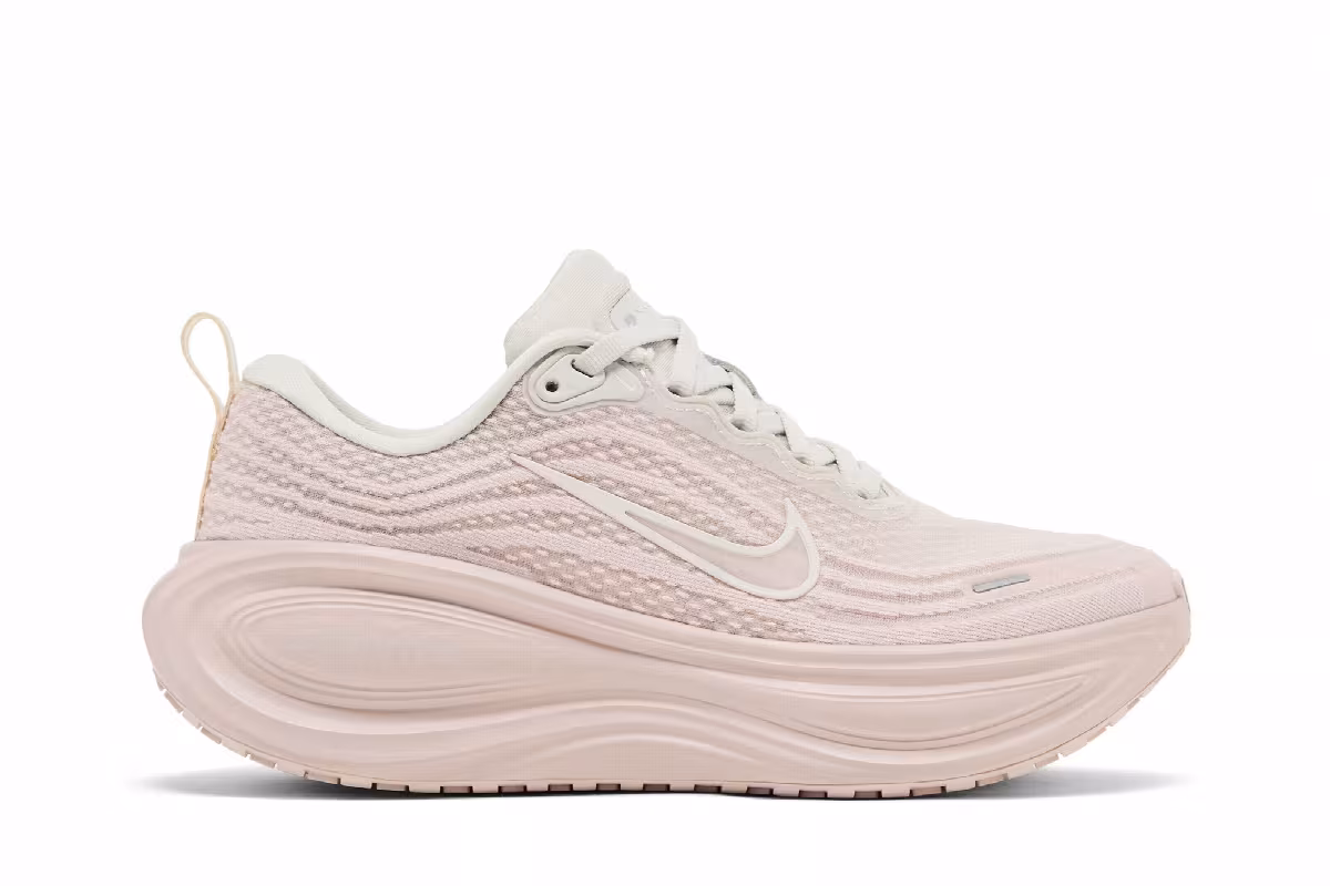 Nike Women's Vomero Plus Silt Red Light Bone, view 2