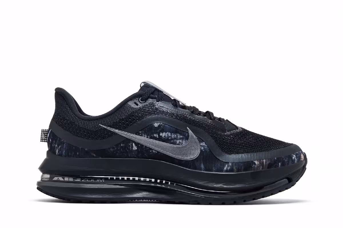 Realtree x Nike Pegasus Premium Off Noir Camo, view 2