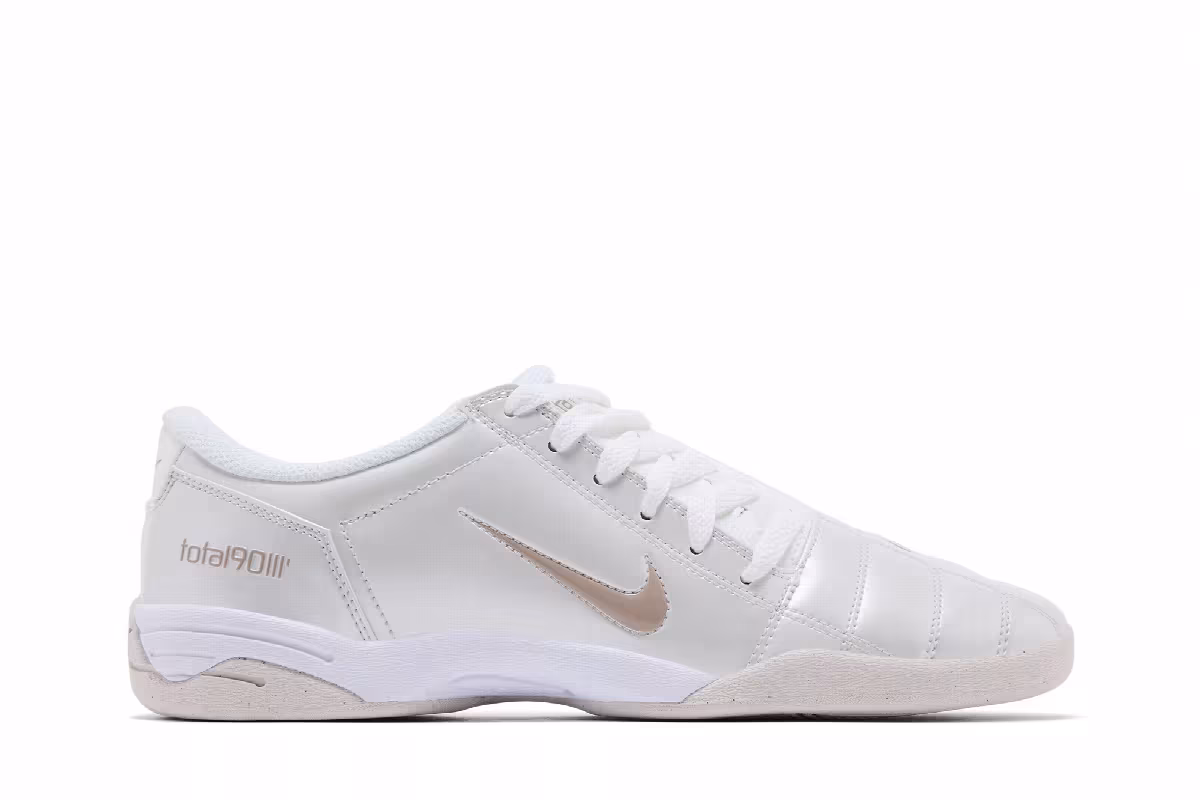 Nike Total 90 3 SP Photon Dust, view 2